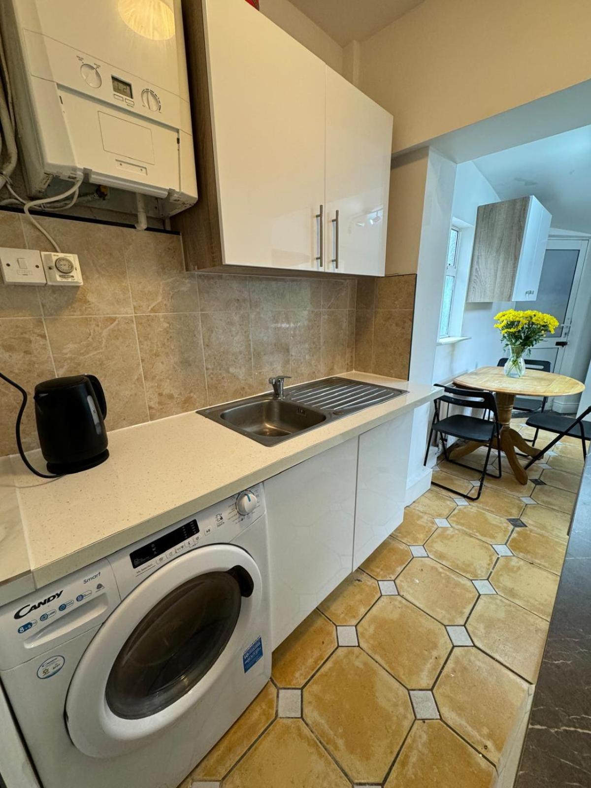 Nice Triple Room At 2 Iveragh Rd-7 Dublín Exterior foto