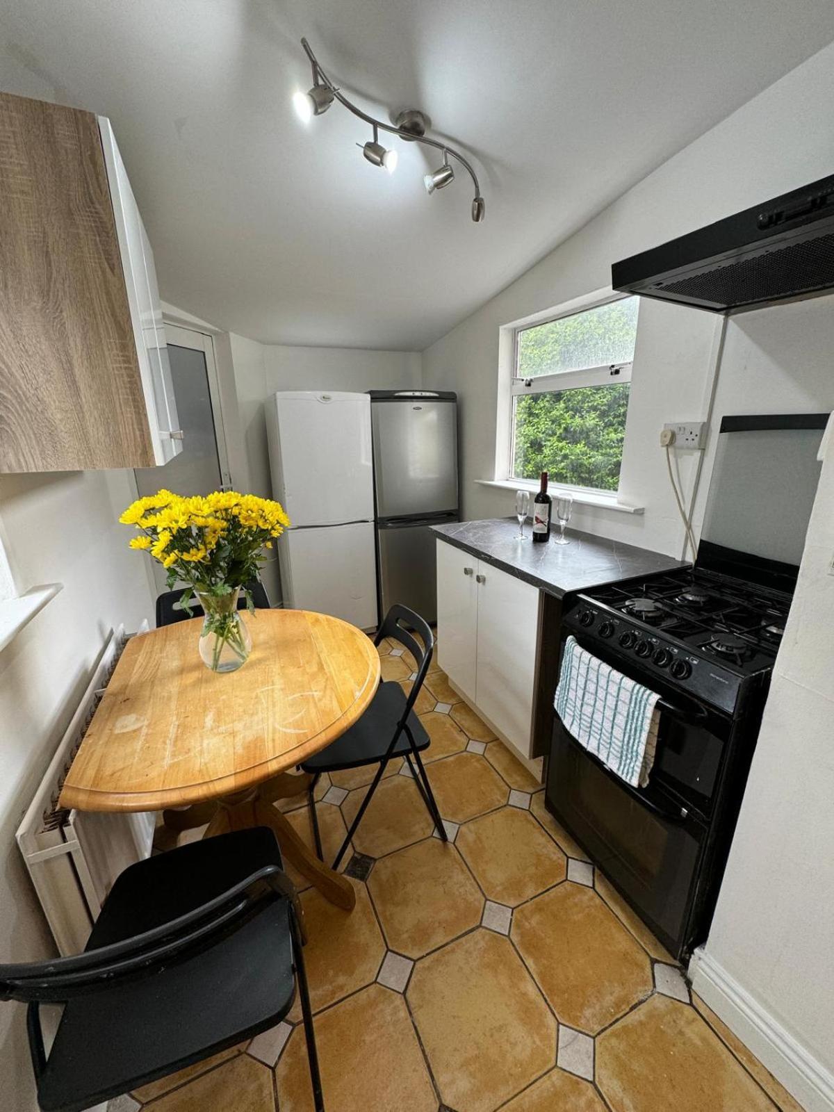 Nice Triple Room At 2 Iveragh Rd-7 Dublín Exterior foto
